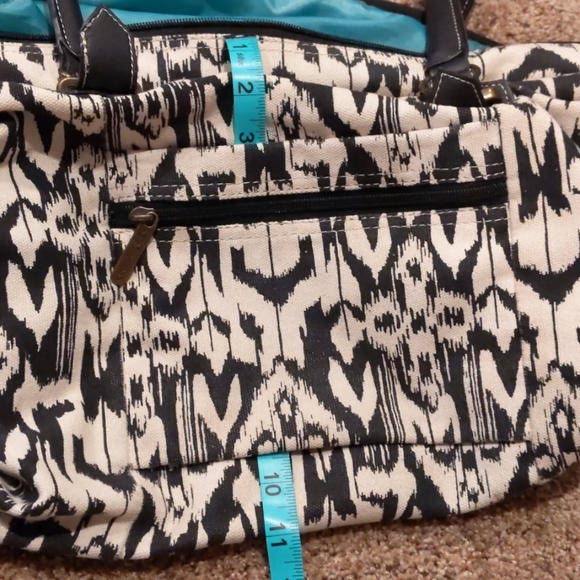Cynthia Rowley B&W Ikat Weekender Bag - Picture 4 of 12